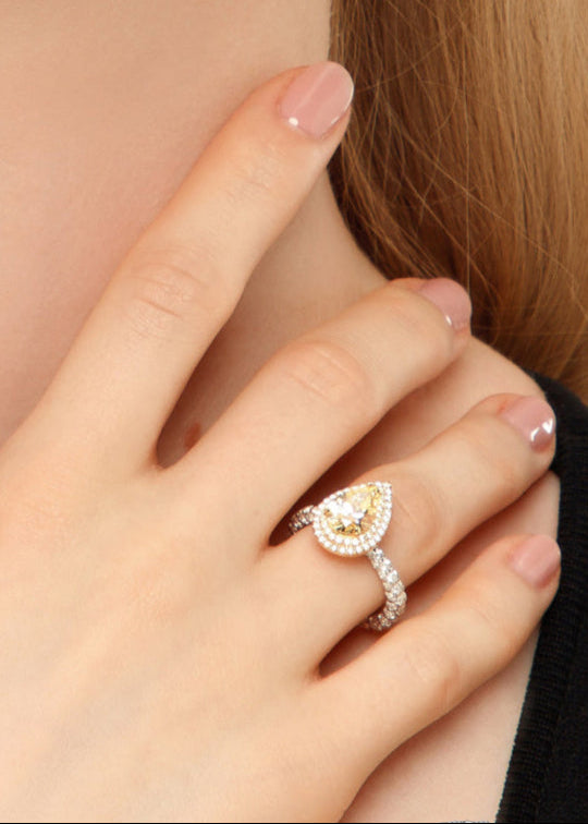 Éclat Pear Ring