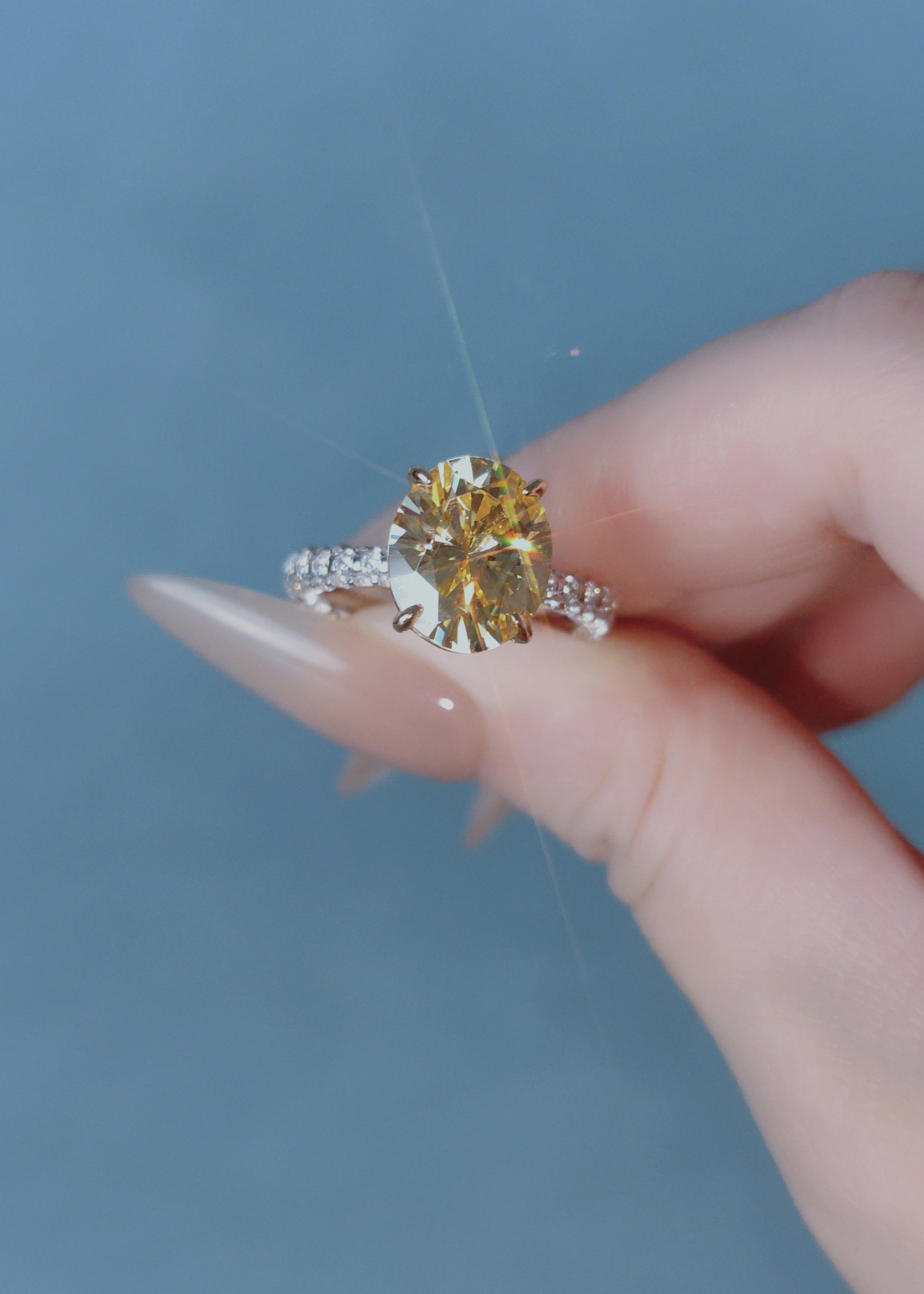 Éclat Oval Ring