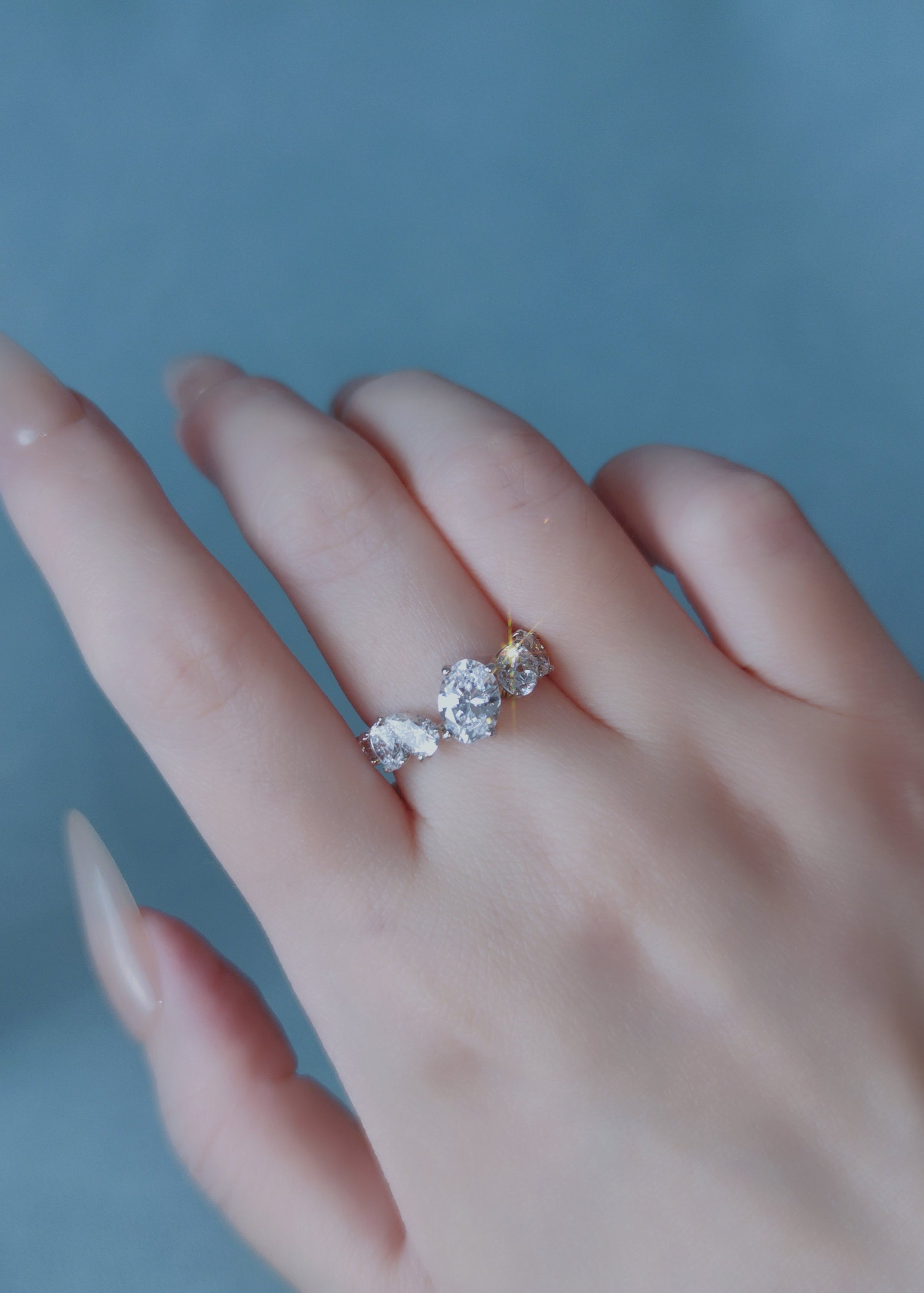 Celeste Bloom Line Ring