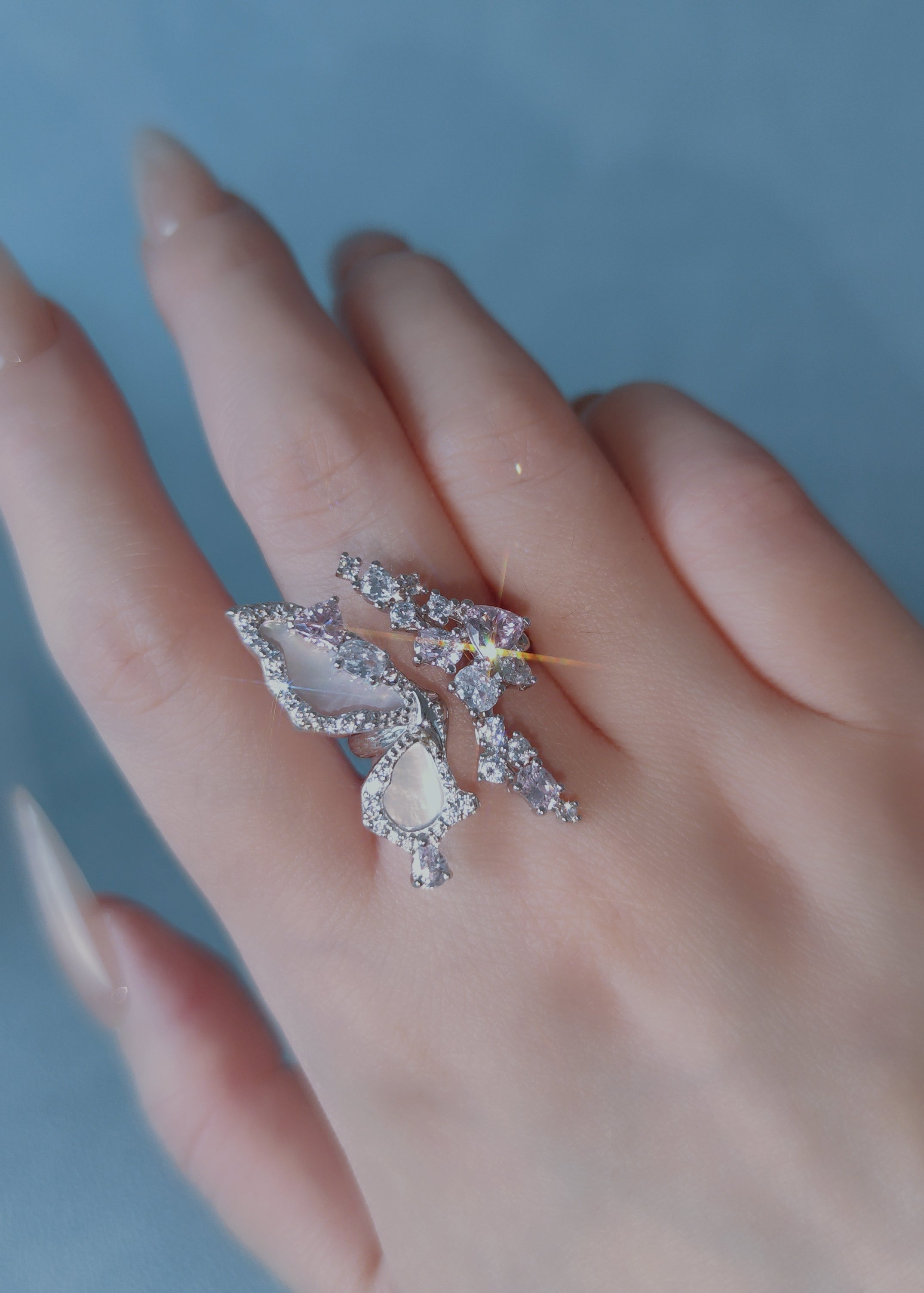 Lune Petale Ring