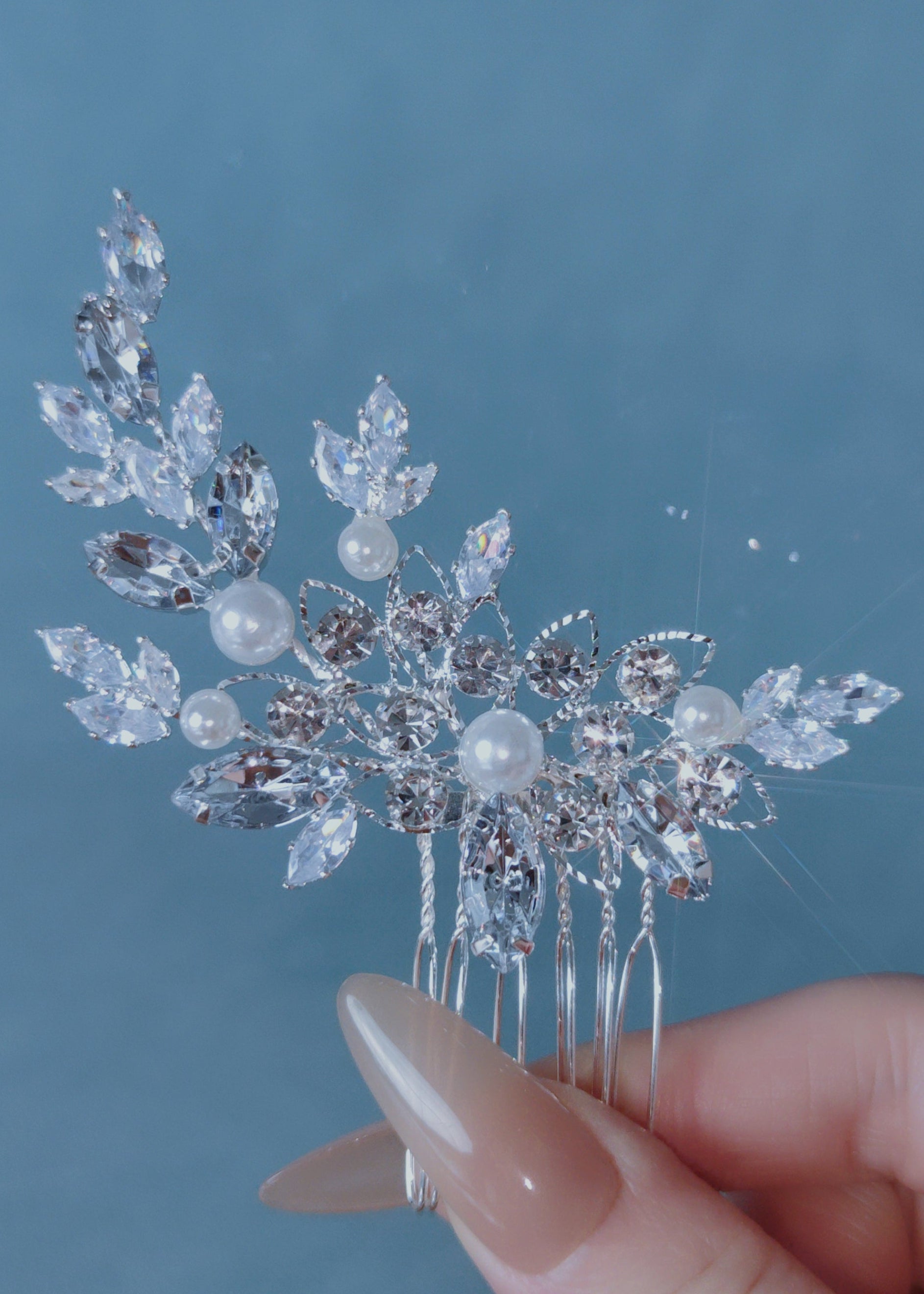 Frosted Petal Comb