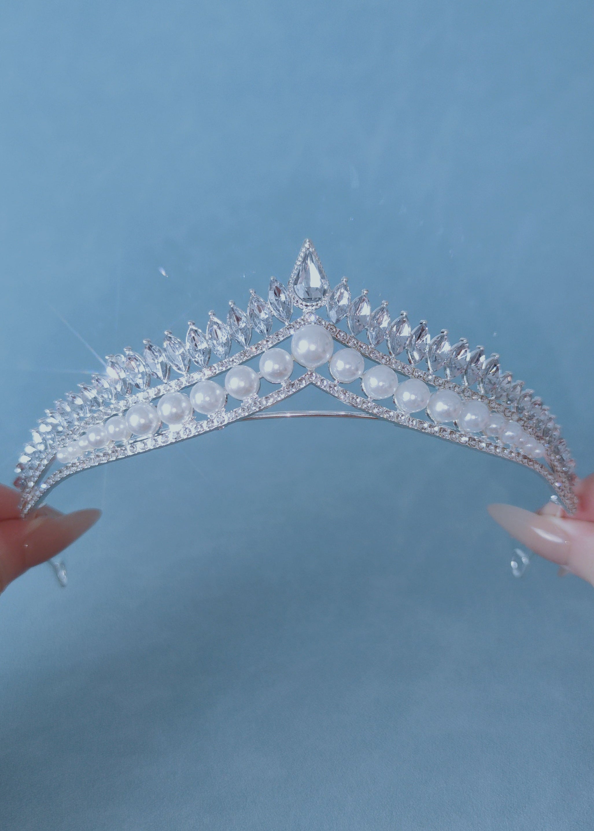 VIENNE PEARL TIARA