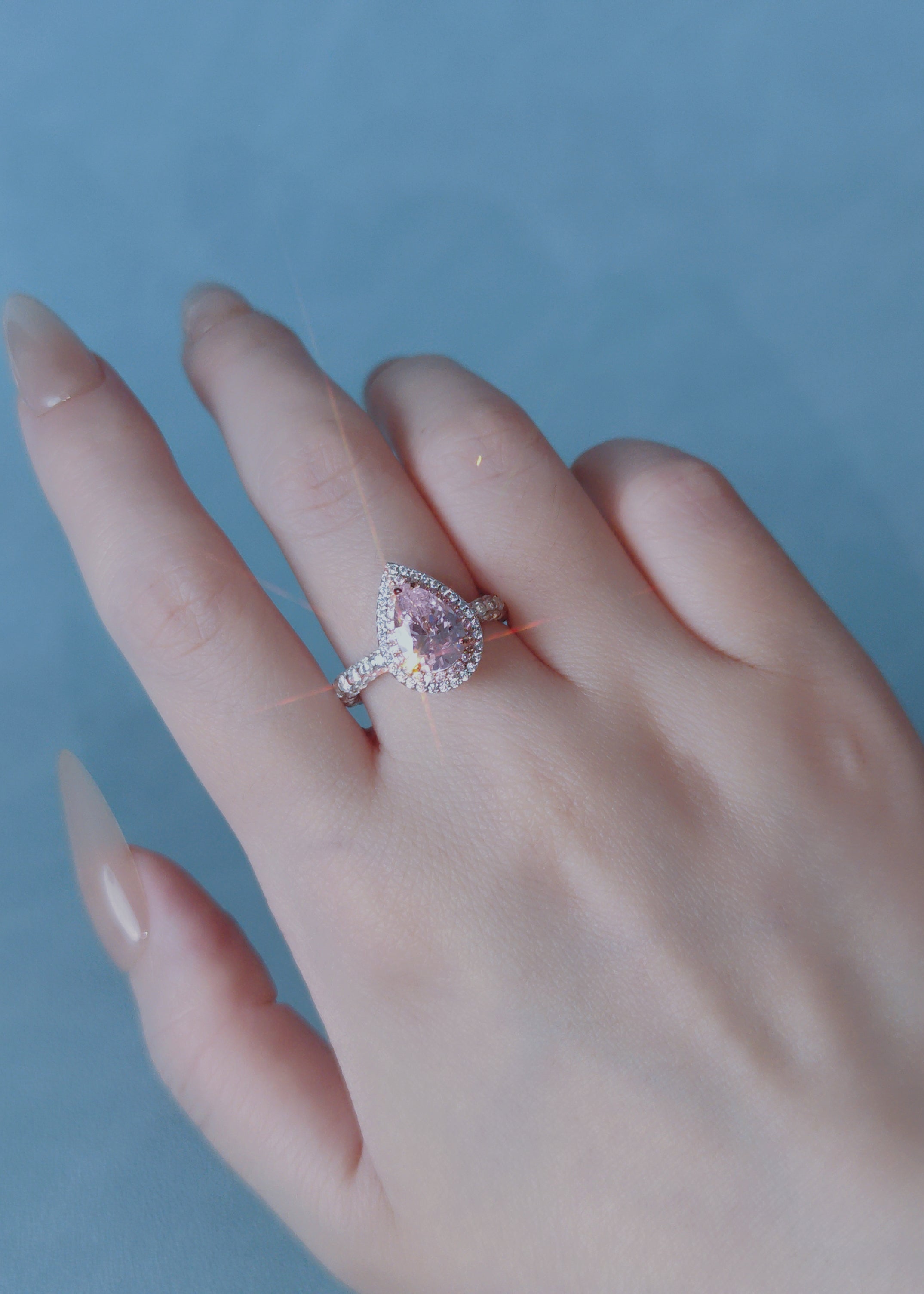 Éclat Pear Ring