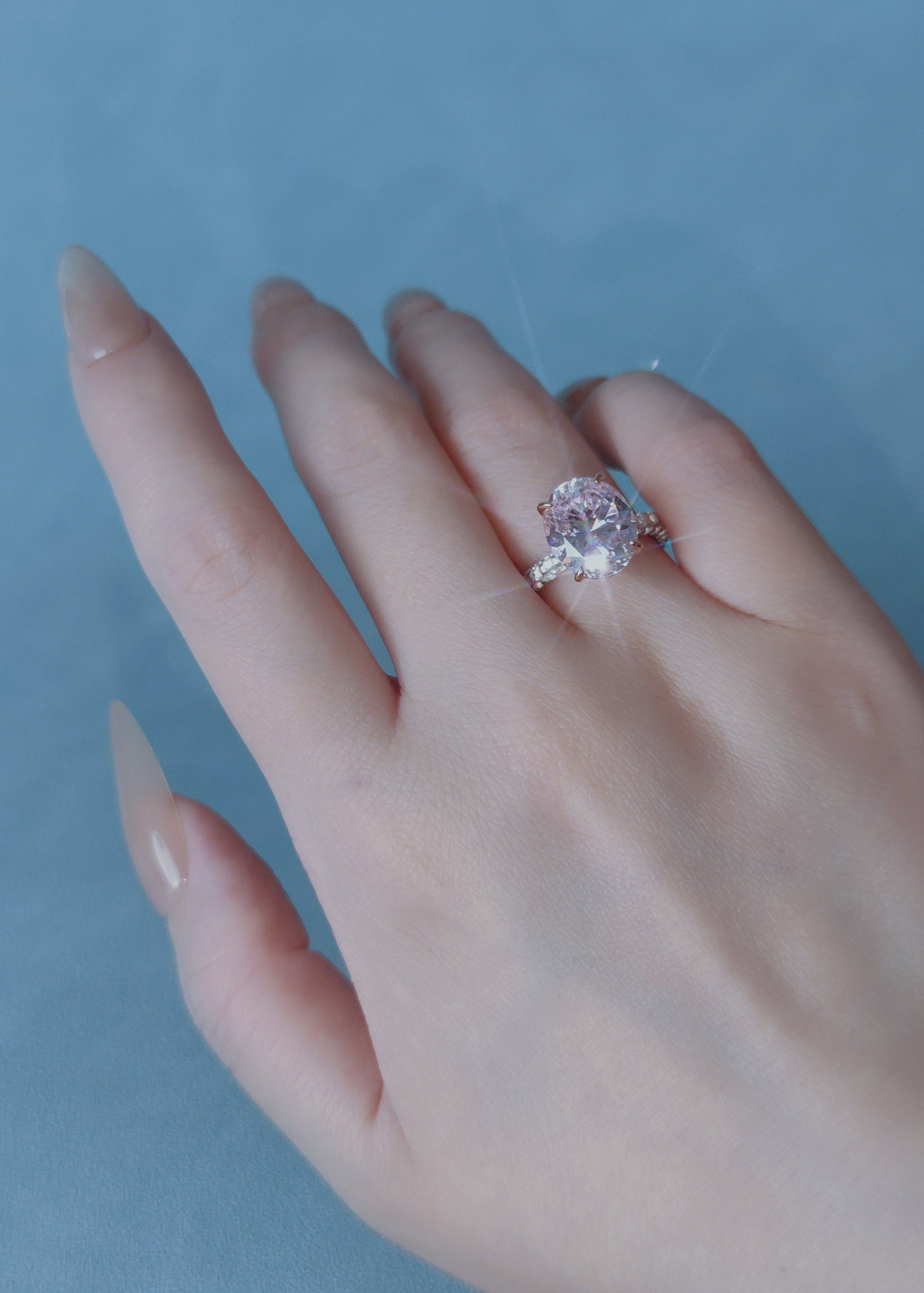 Éclat Oval Ring