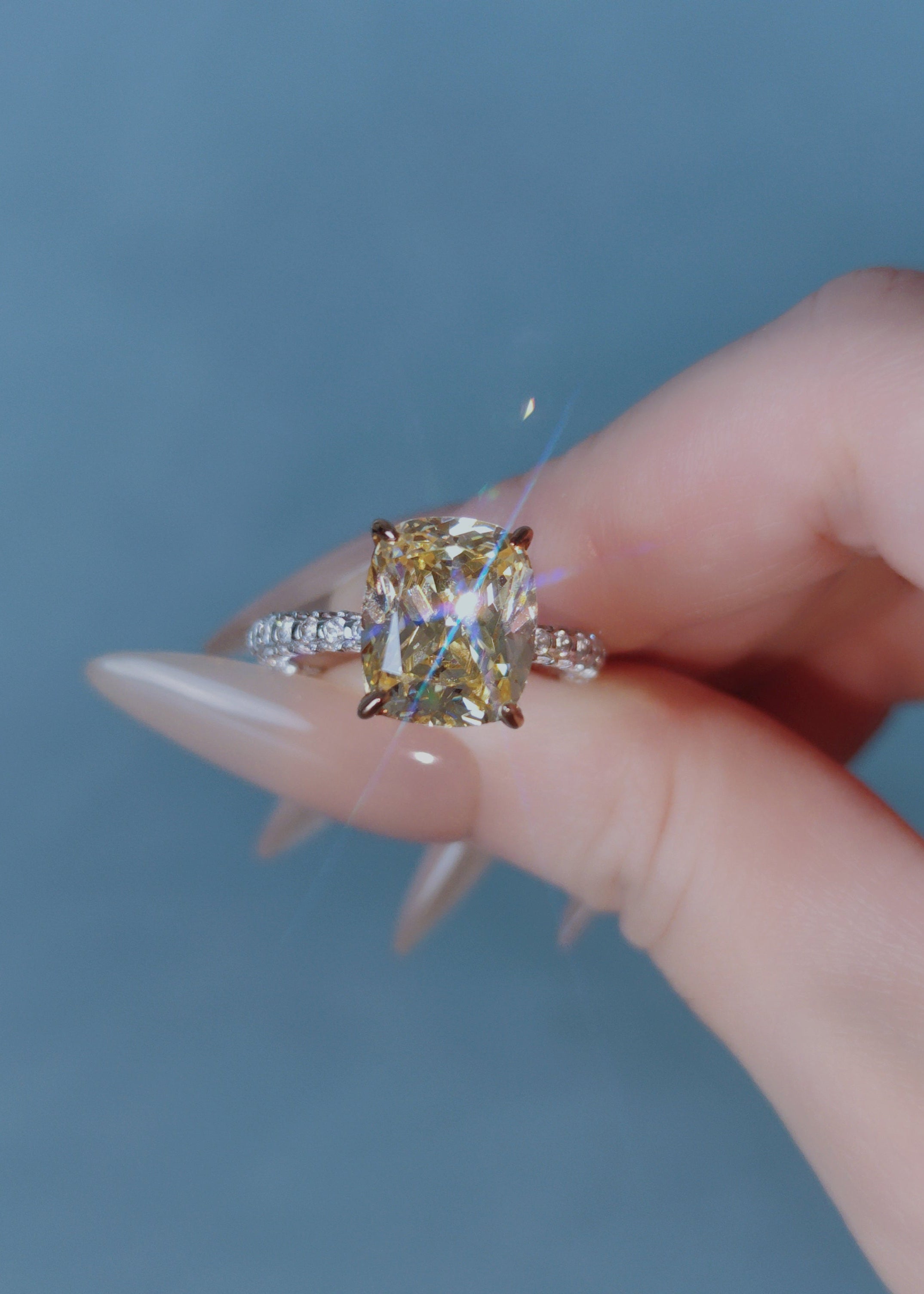 Éclat Cushion Ring
