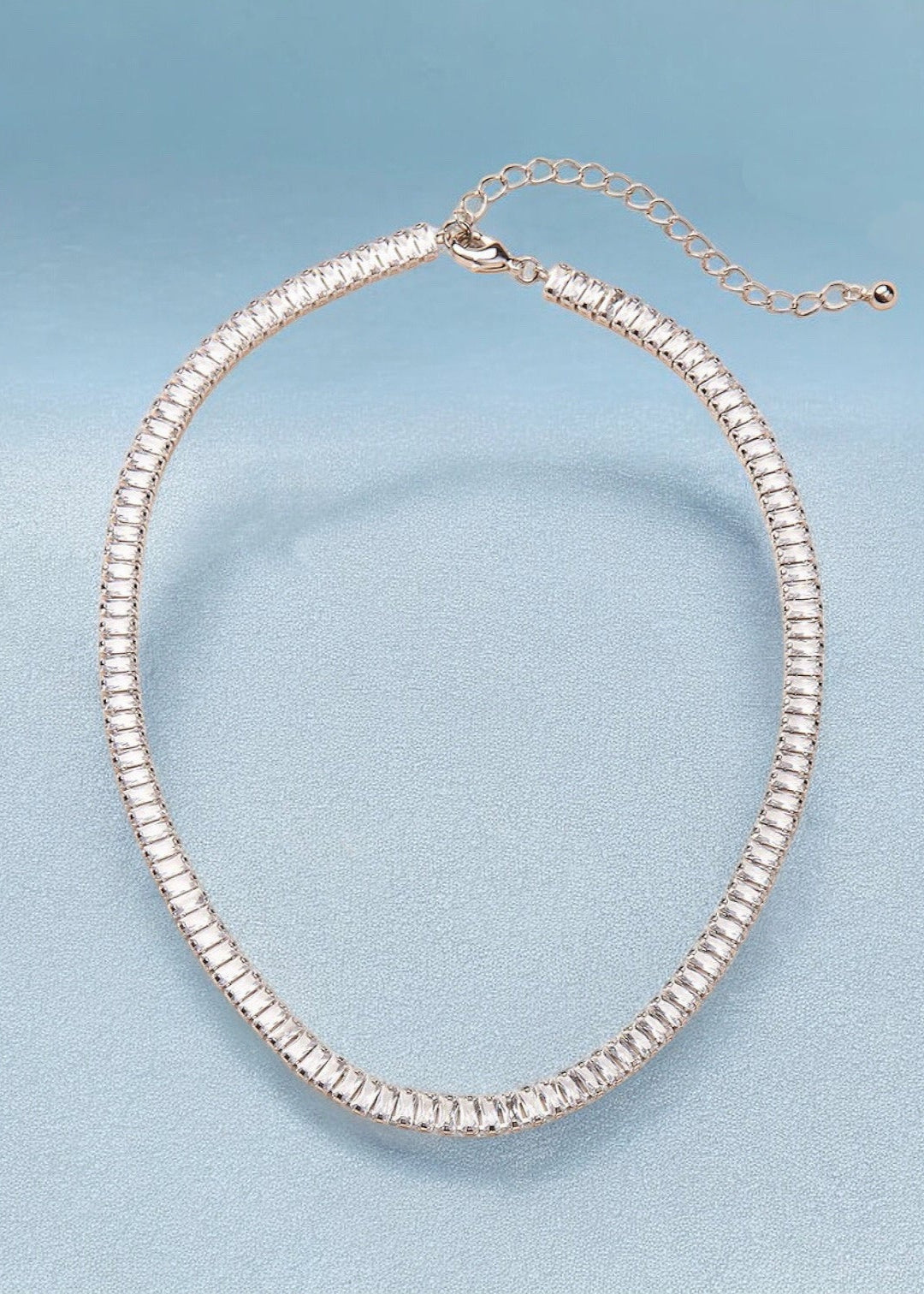 Serif Pearl Collar