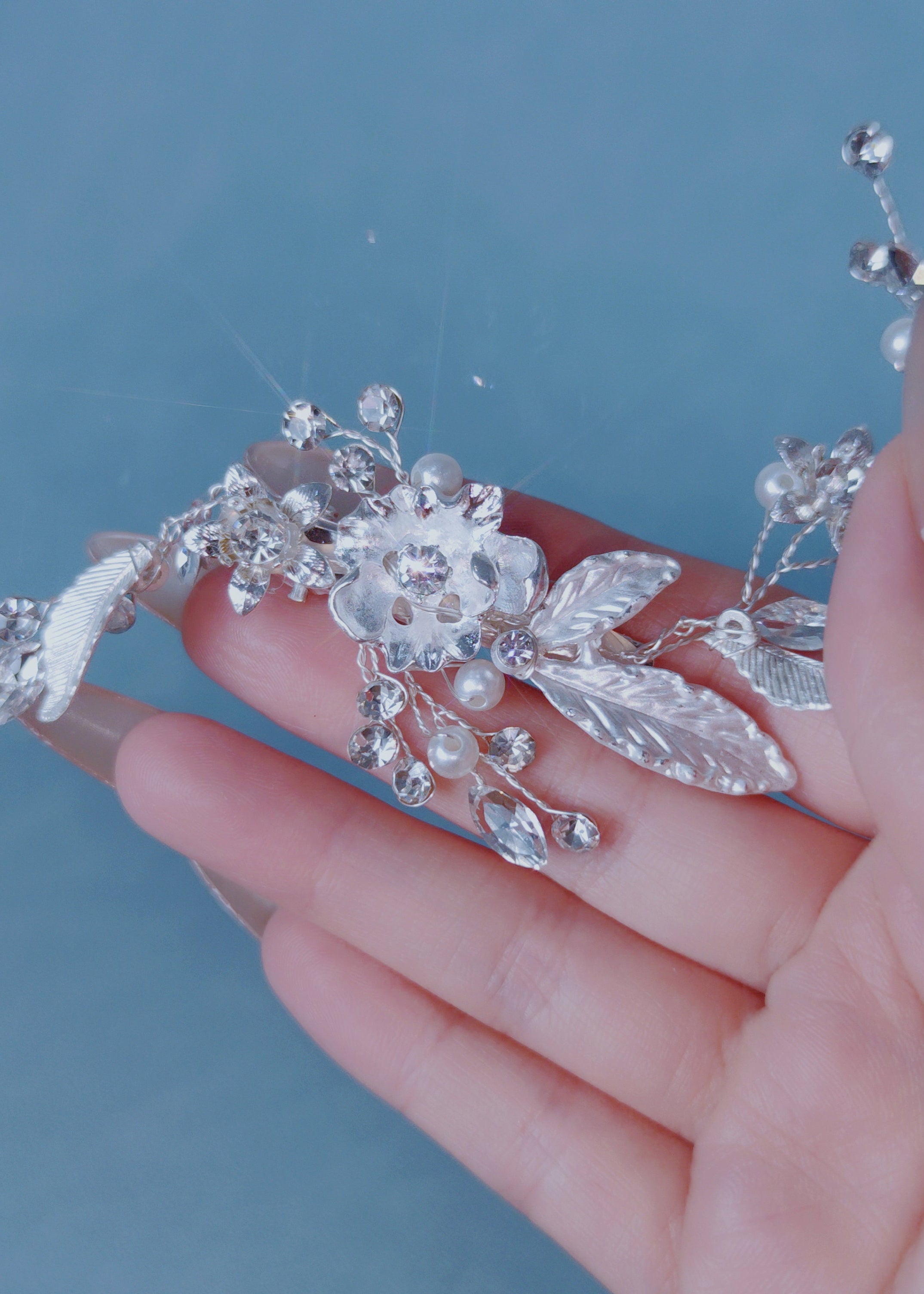 Frosted Petal Clip