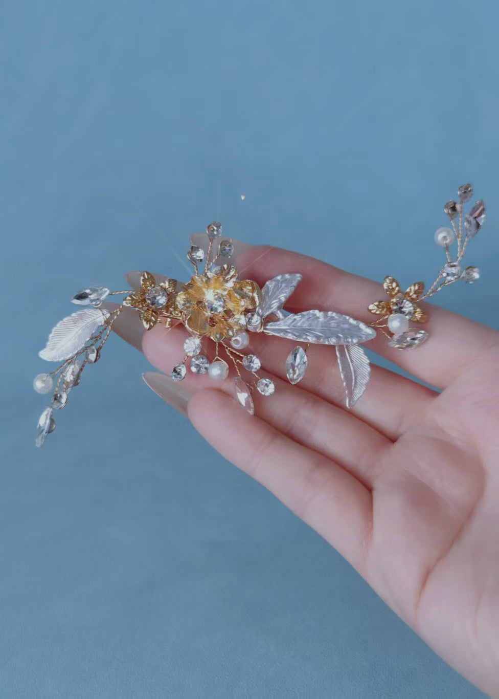 Frosted Petal Clip