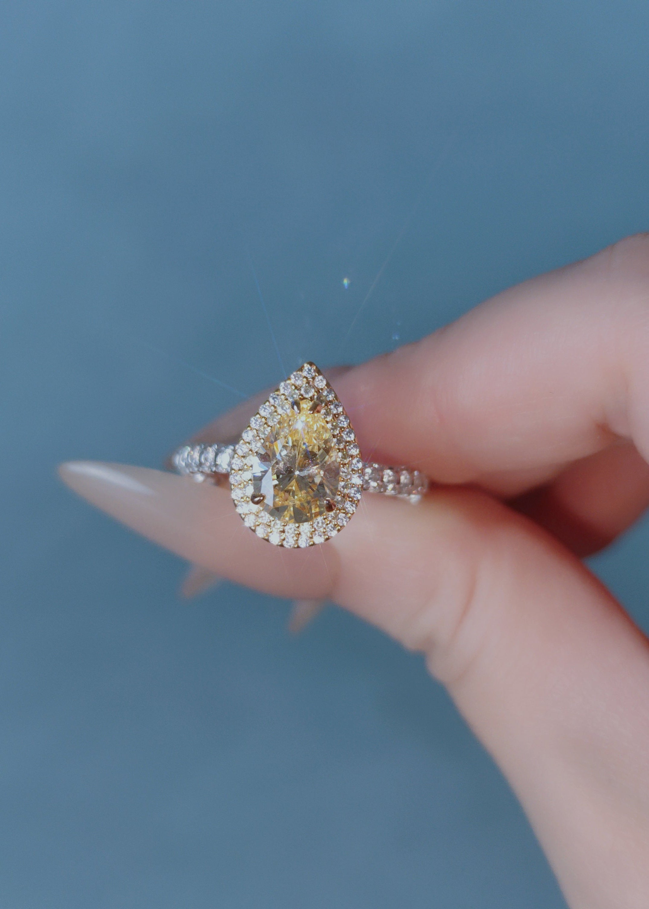 Éclat Pear Ring