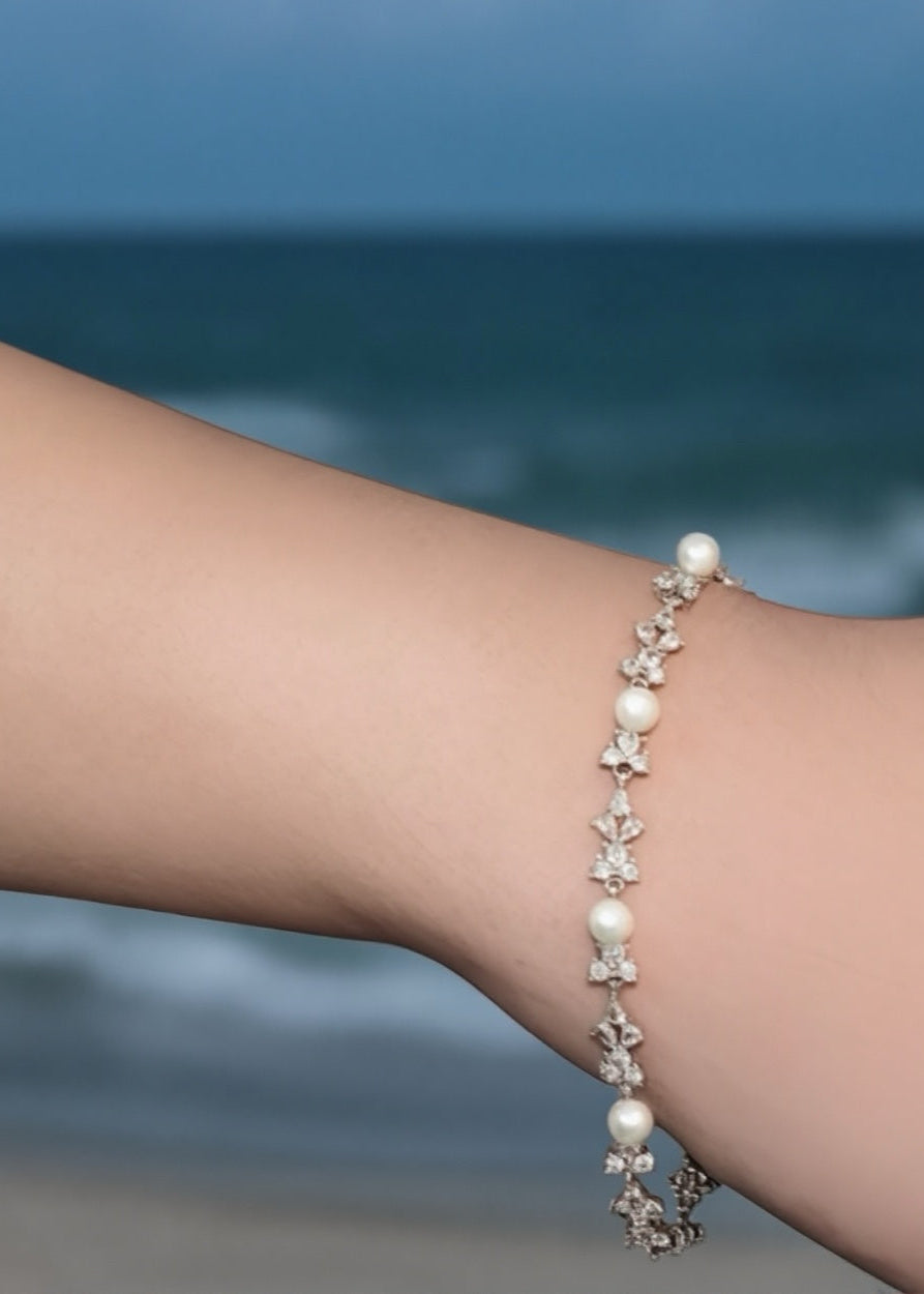 Petal Pearl Bracelet
