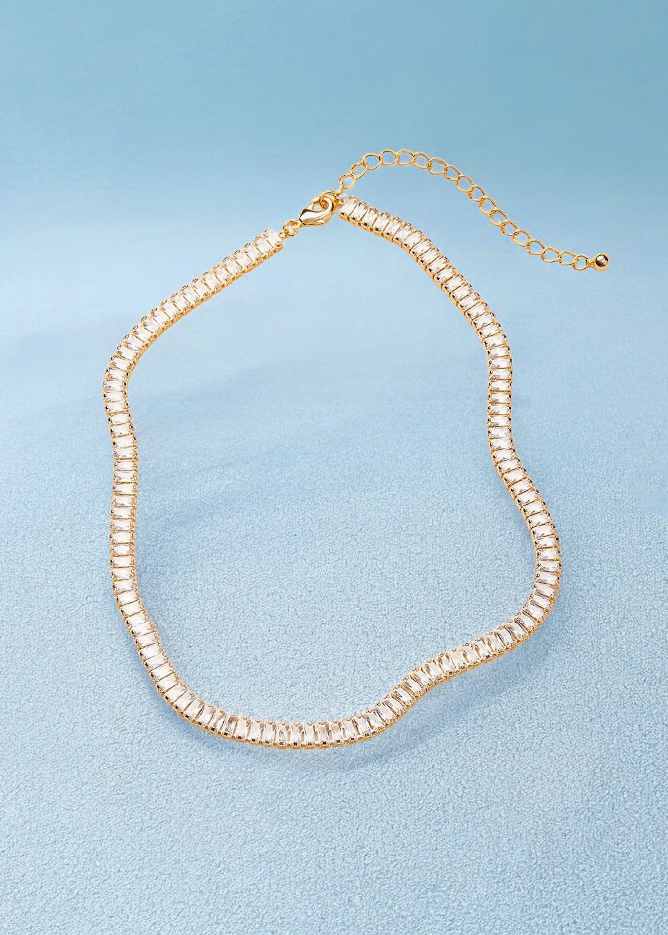 Serif Pearl Collar